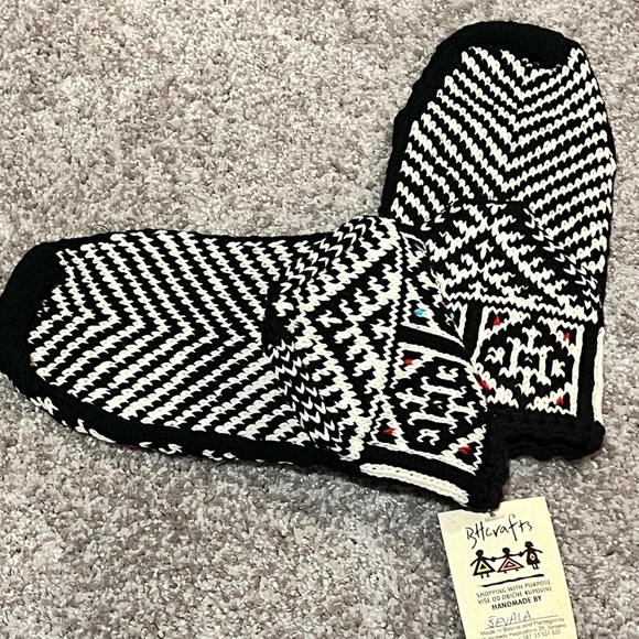 BH CRAFTS Slipper Socks that travel the globe -   Buy with Purpose - Picture 4 of 8